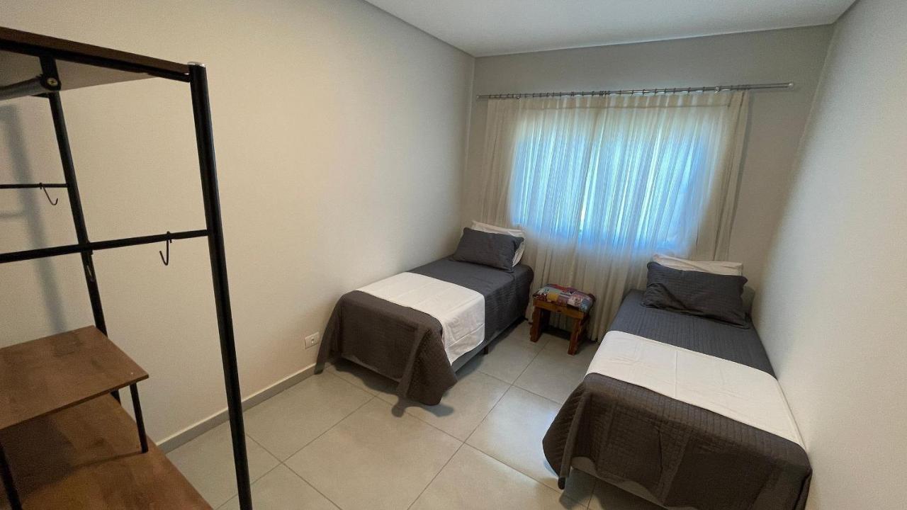 Casa Com Piscina Na Regiao De Foz *